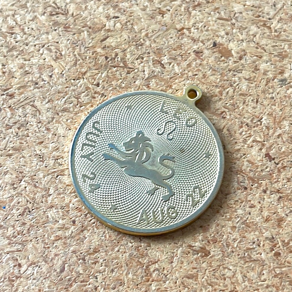 LEO JULY 24 - AUG 22 vintage necklace Charm